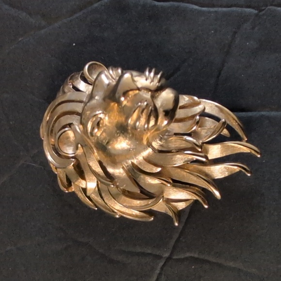 Vintage Crown Trifari Lion Brooch - Picture 2 of 4